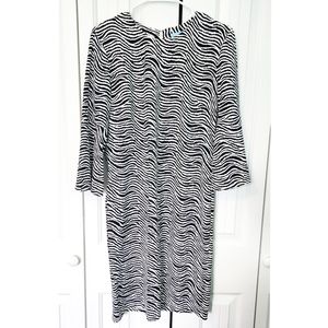 J McLaughlin Black White Zebra Print Bell Sleeve Nylon Dress Size M Shift